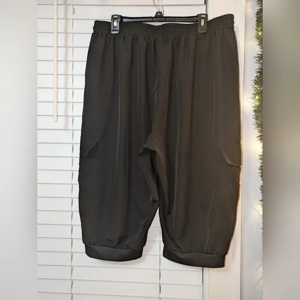 Shein Curve Women's Plus Size Baggy Lightweight Black Capri Size 3XL. EUC - Picture 2 of 8